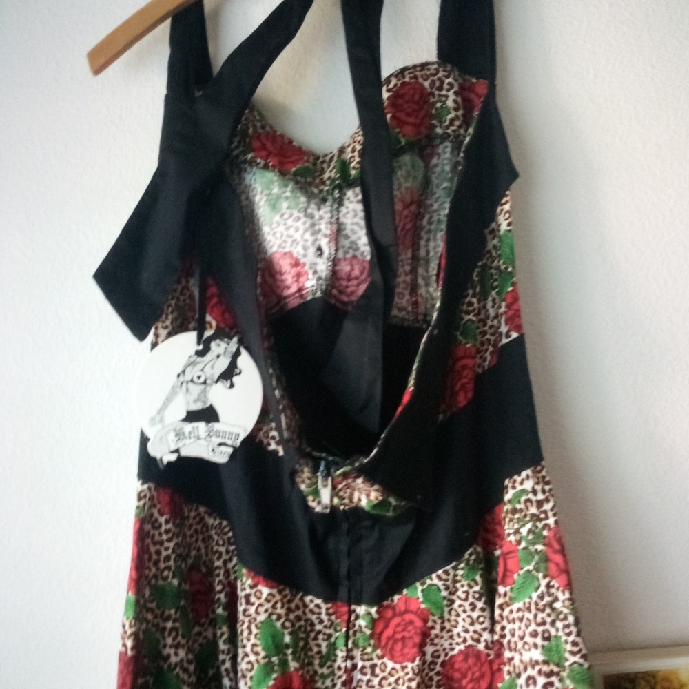 Rockabilly Roses Dress - Picture 4 of 5